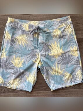Travis Mathew Gray Yellow Floral Agave Palm Board Shorts Swim Trunks 38